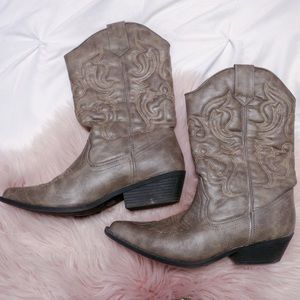 Cowgirl Boots (Size 9.5)